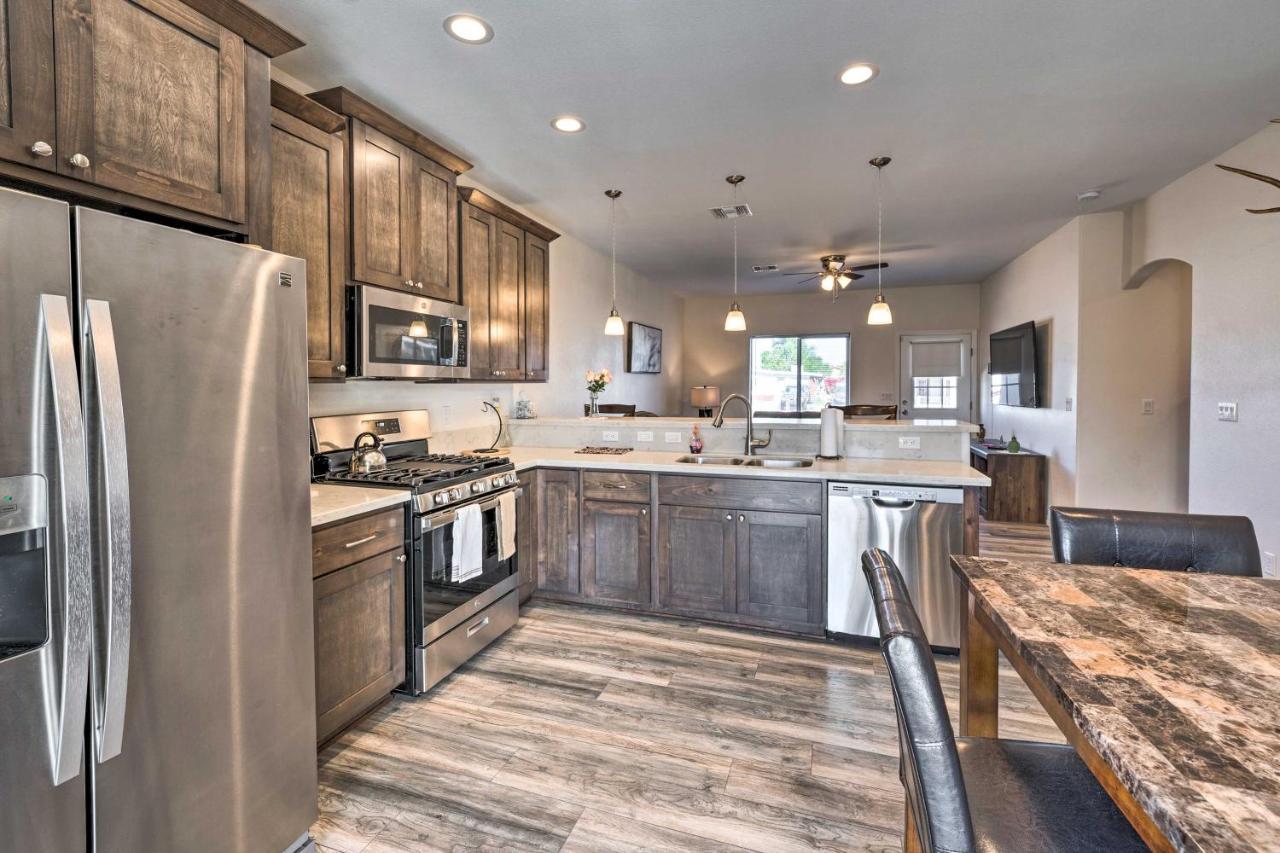 Pet-Friendly Retreat - 1 Block To Colorado River! Bullhead City Ngoại thất bức ảnh